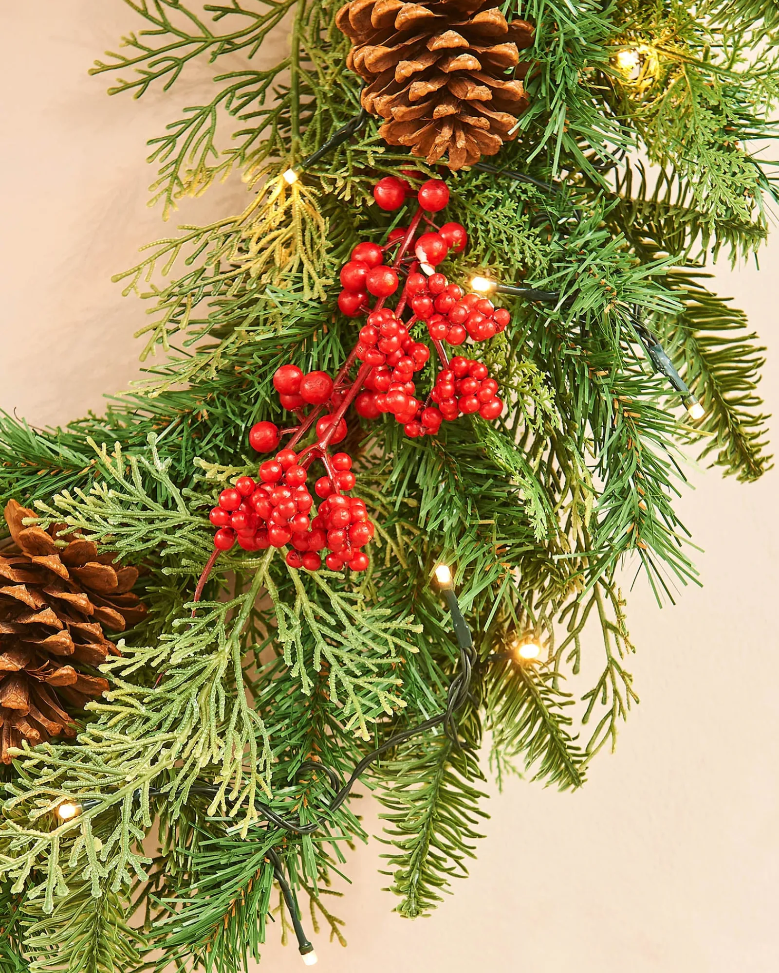 WeRChristmas Pre-Lit Decorated Wreath, Pinecones & Berries, 76 Cm