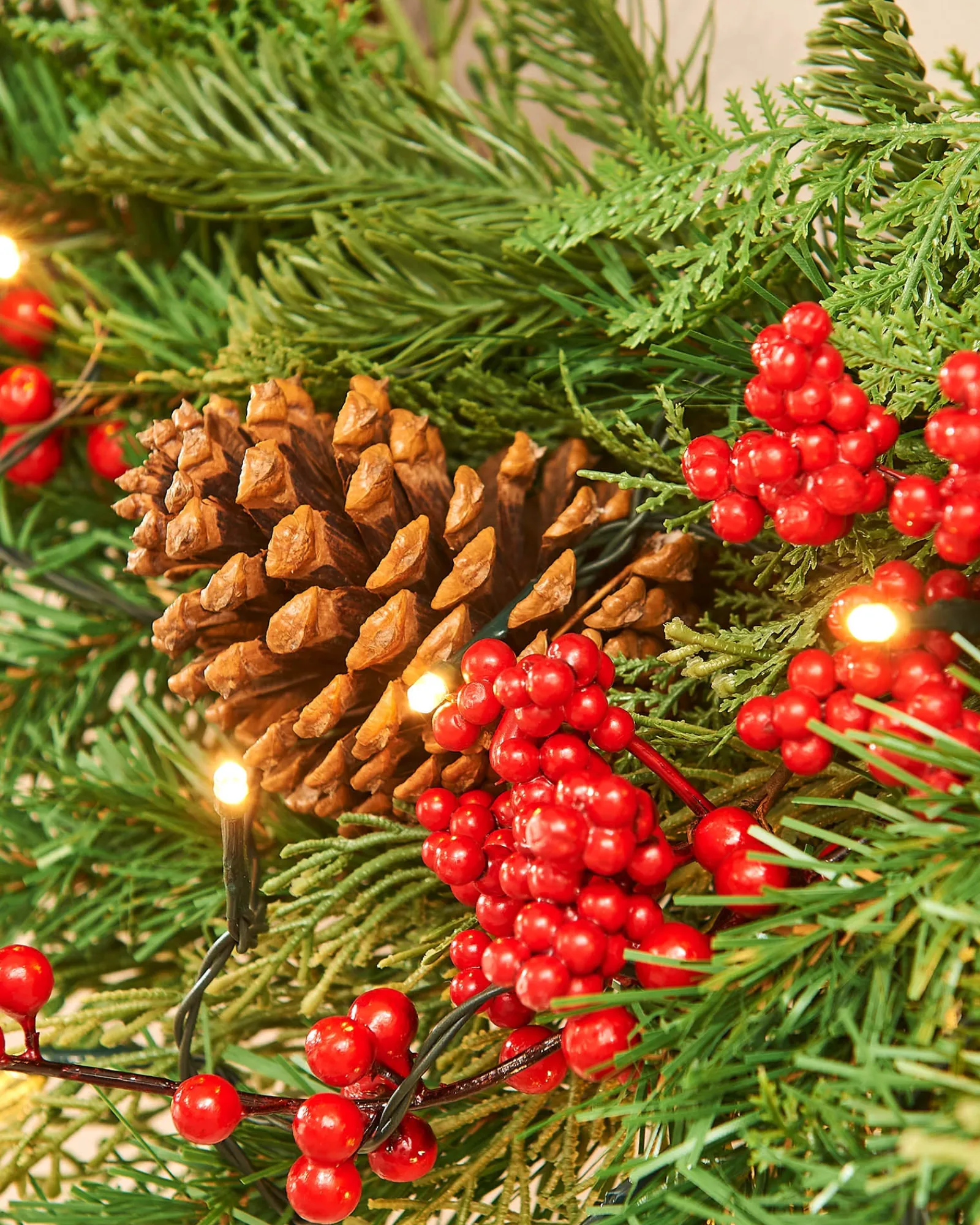 WeRChristmas Pre-Lit Decorated Wreath, Pinecones & Berries, 76 Cm