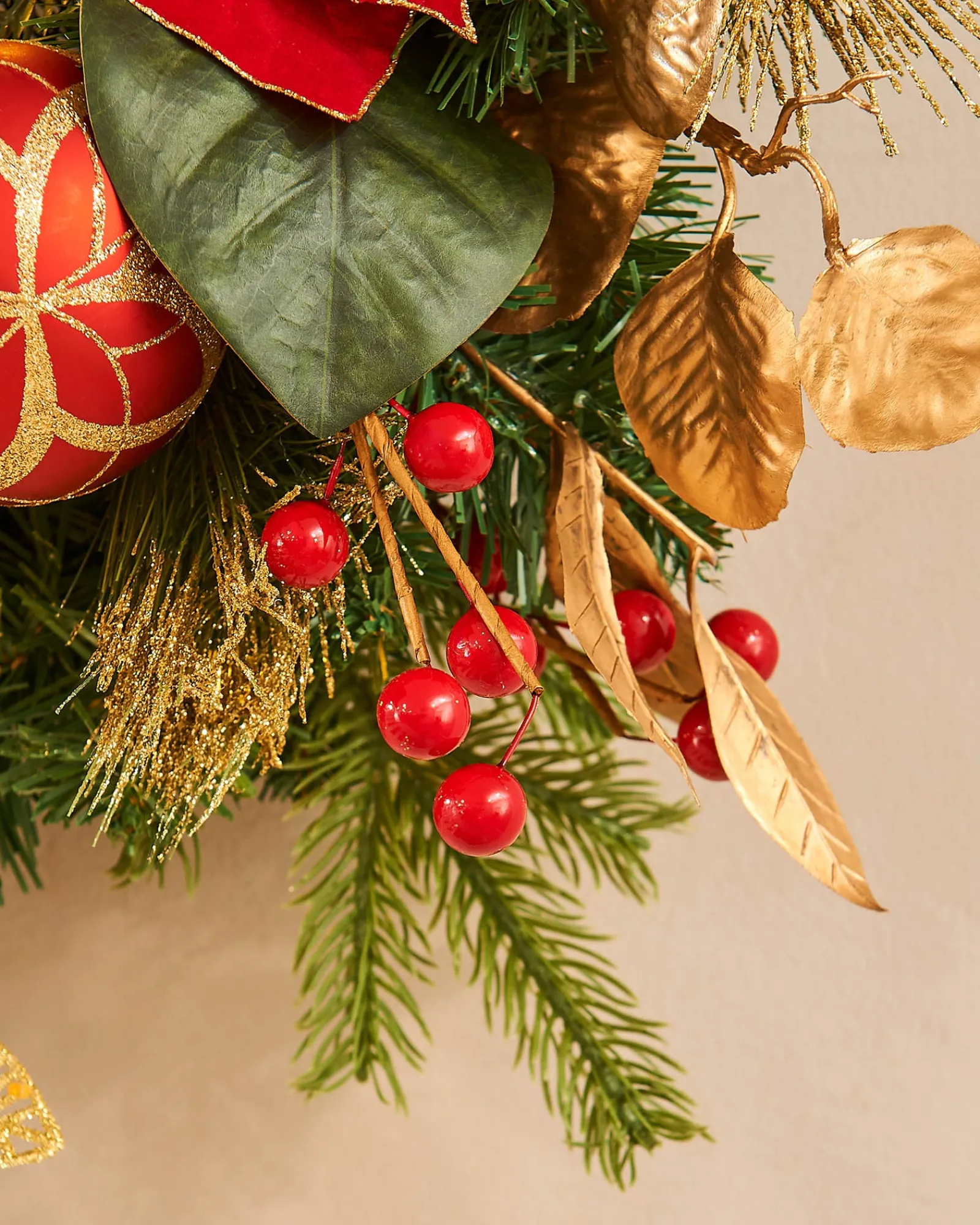 WeRChristmas Pre-Lit Decorated Wreath, Red/Gold, 60 Cm