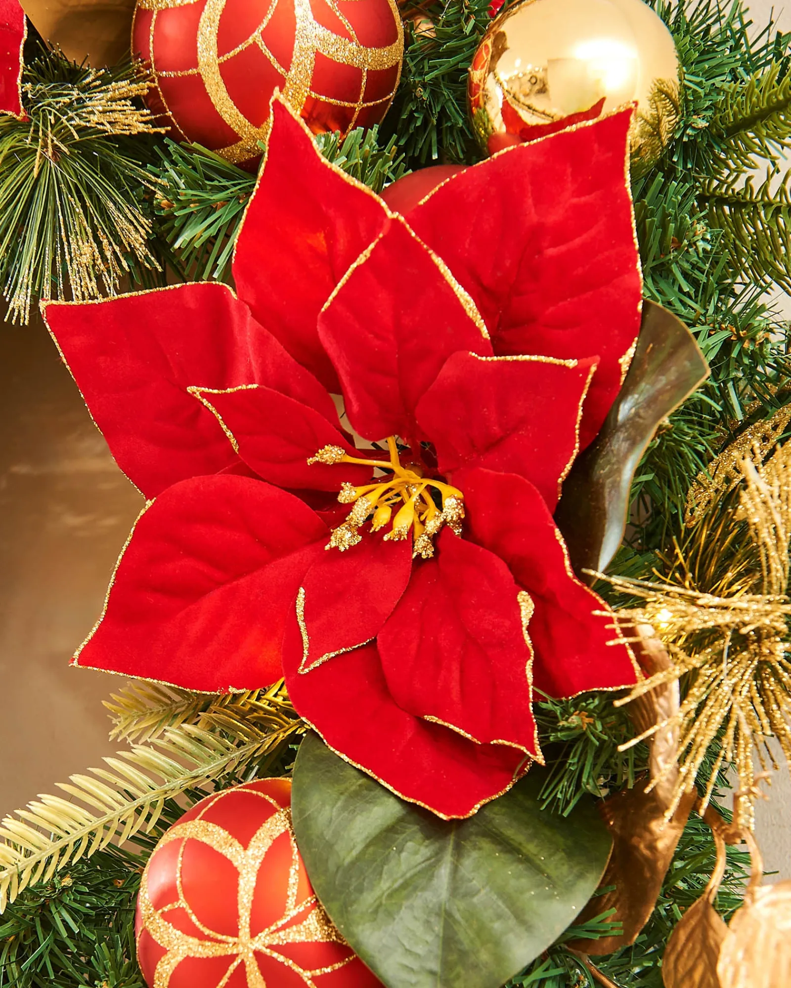 WeRChristmas Pre-Lit Decorated Wreath, Red/Gold, 60 Cm