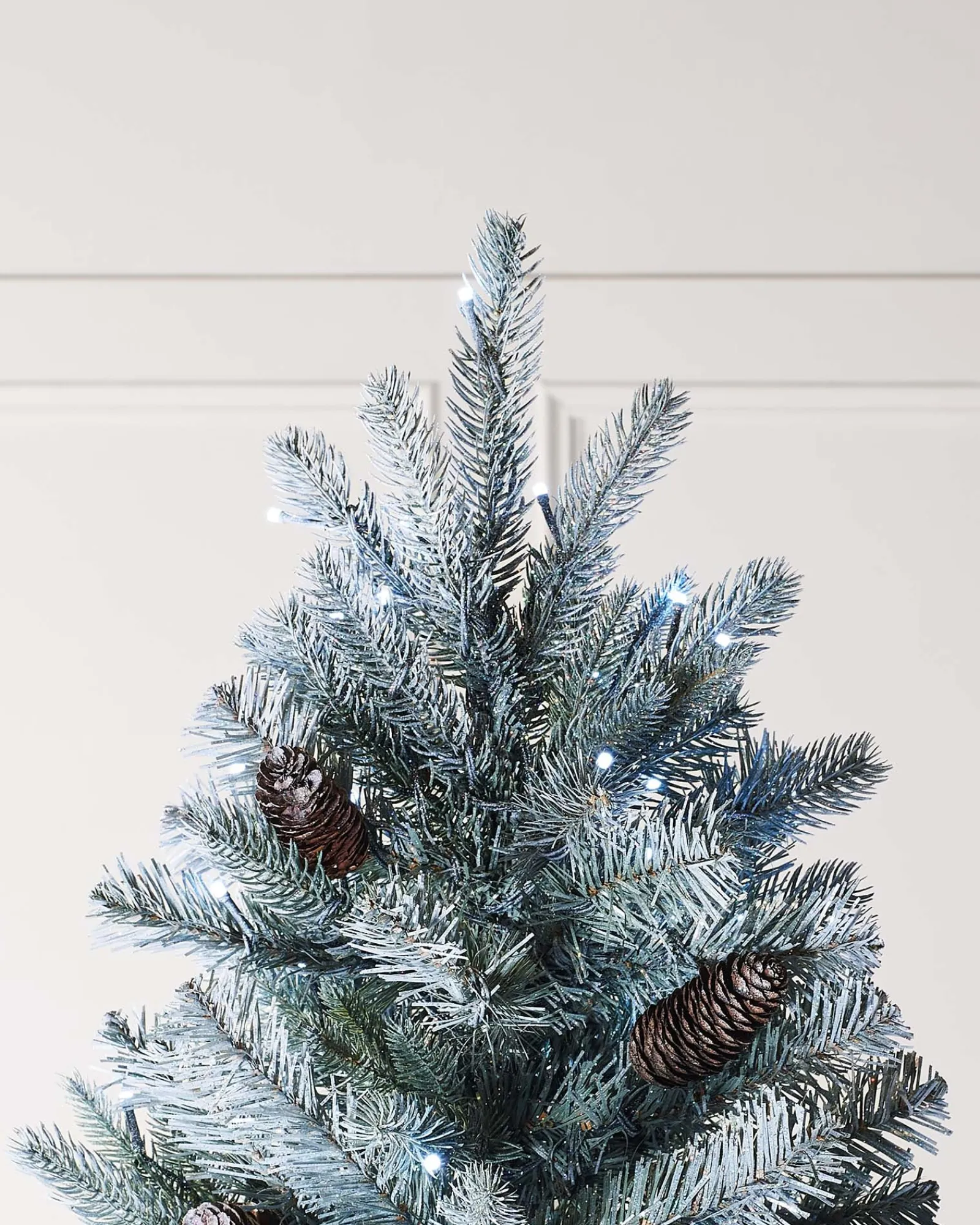 WeRChristmas Pre-Lit Edwardian Spruce Multi-Function Christmas Tree, 5 Ft
