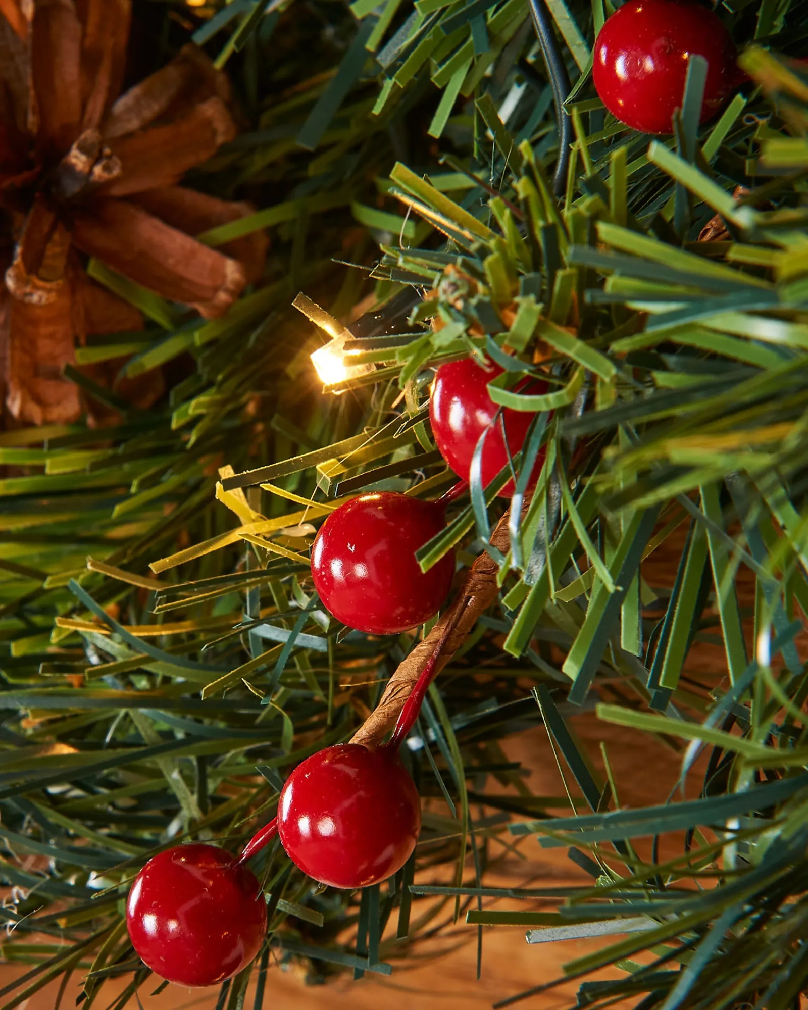 WeRChristmas Pre-Lit Extra Thick Garland, 9 Ft