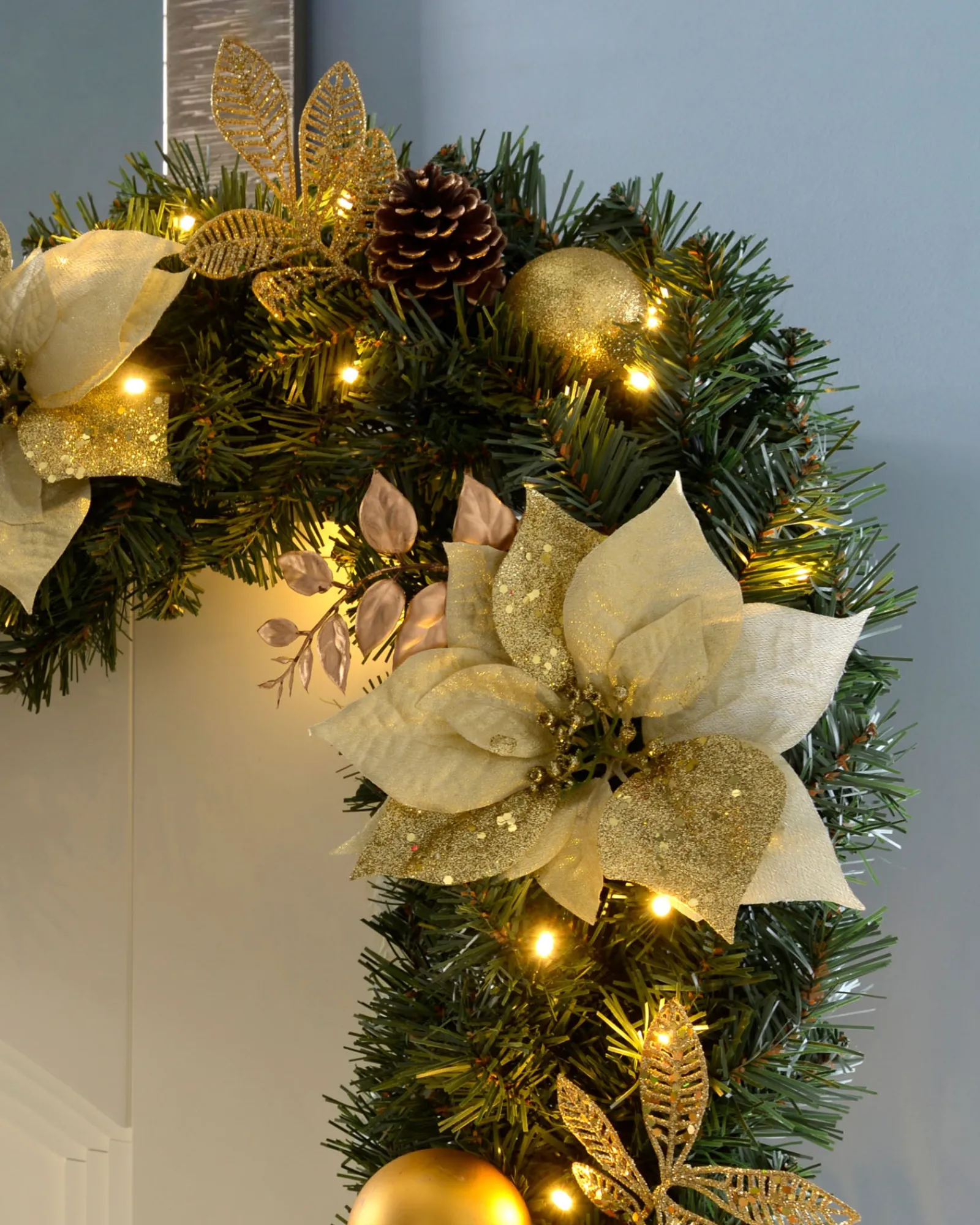 WeRChristmas Pre-Lit Extra Thick Garland, Cream/Gold, 9 Ft