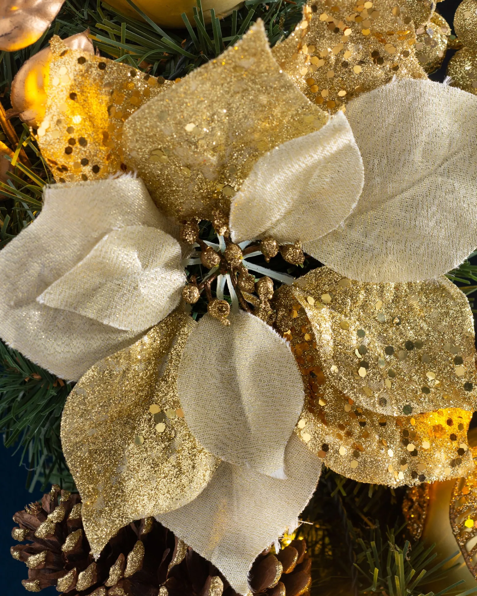 WeRChristmas Pre-Lit Extra Thick Wreath, Cream/Gold, 76 Cm