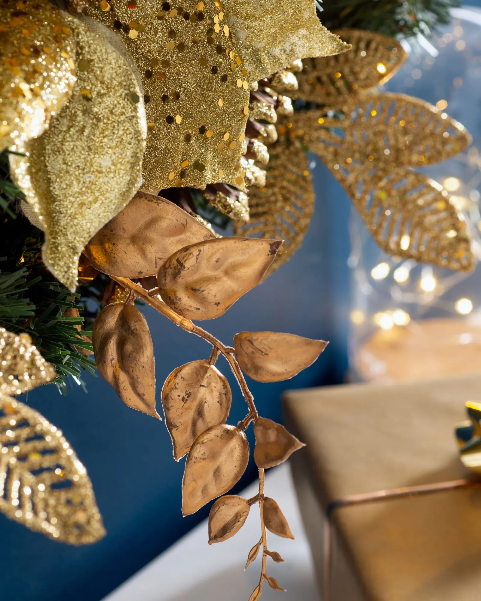 WeRChristmas Pre-Lit Extra Thick Wreath, Cream/Gold, 76 Cm
