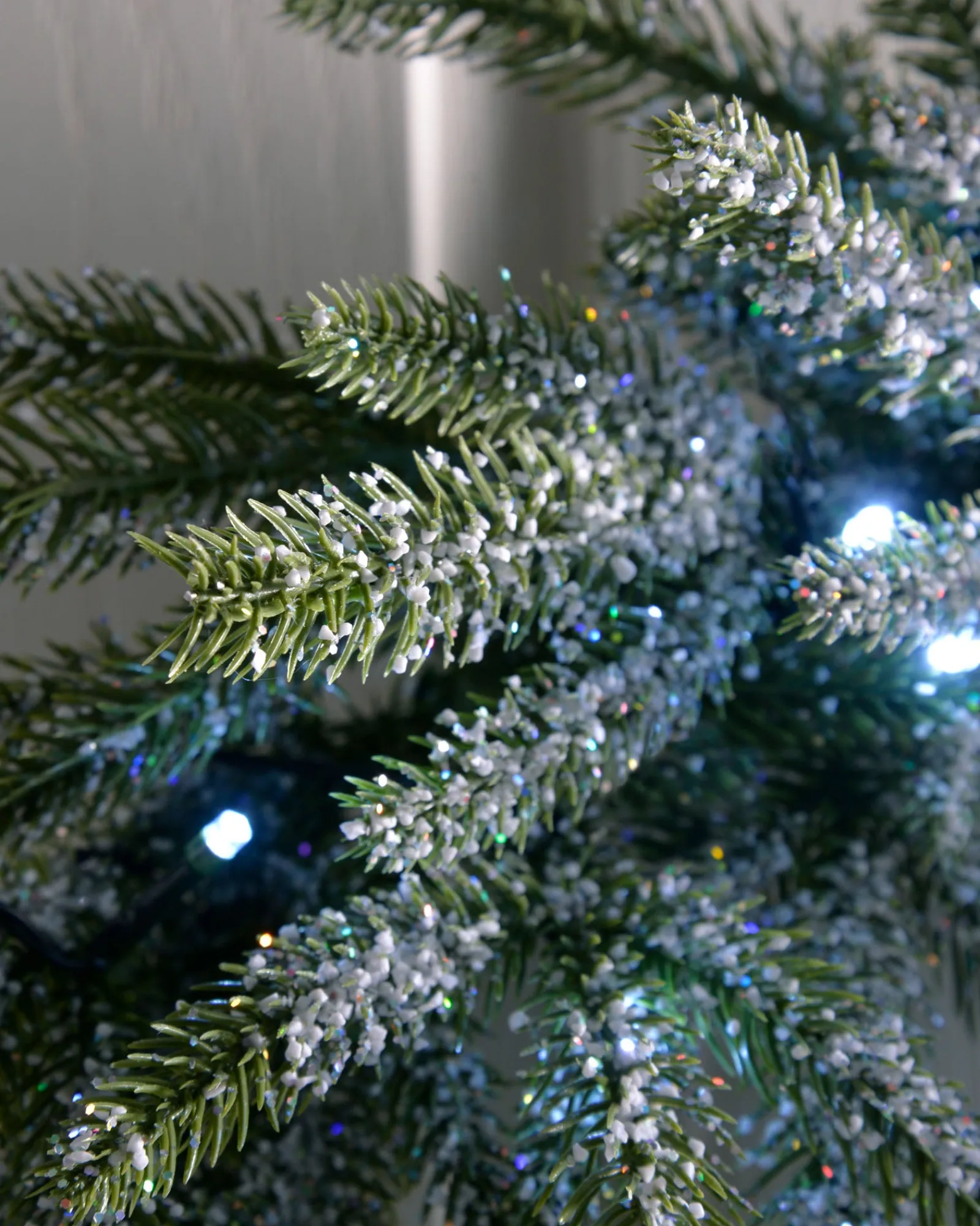 WeRChristmas Pre-Lit Frosted Fir Wreath, 50 Cm