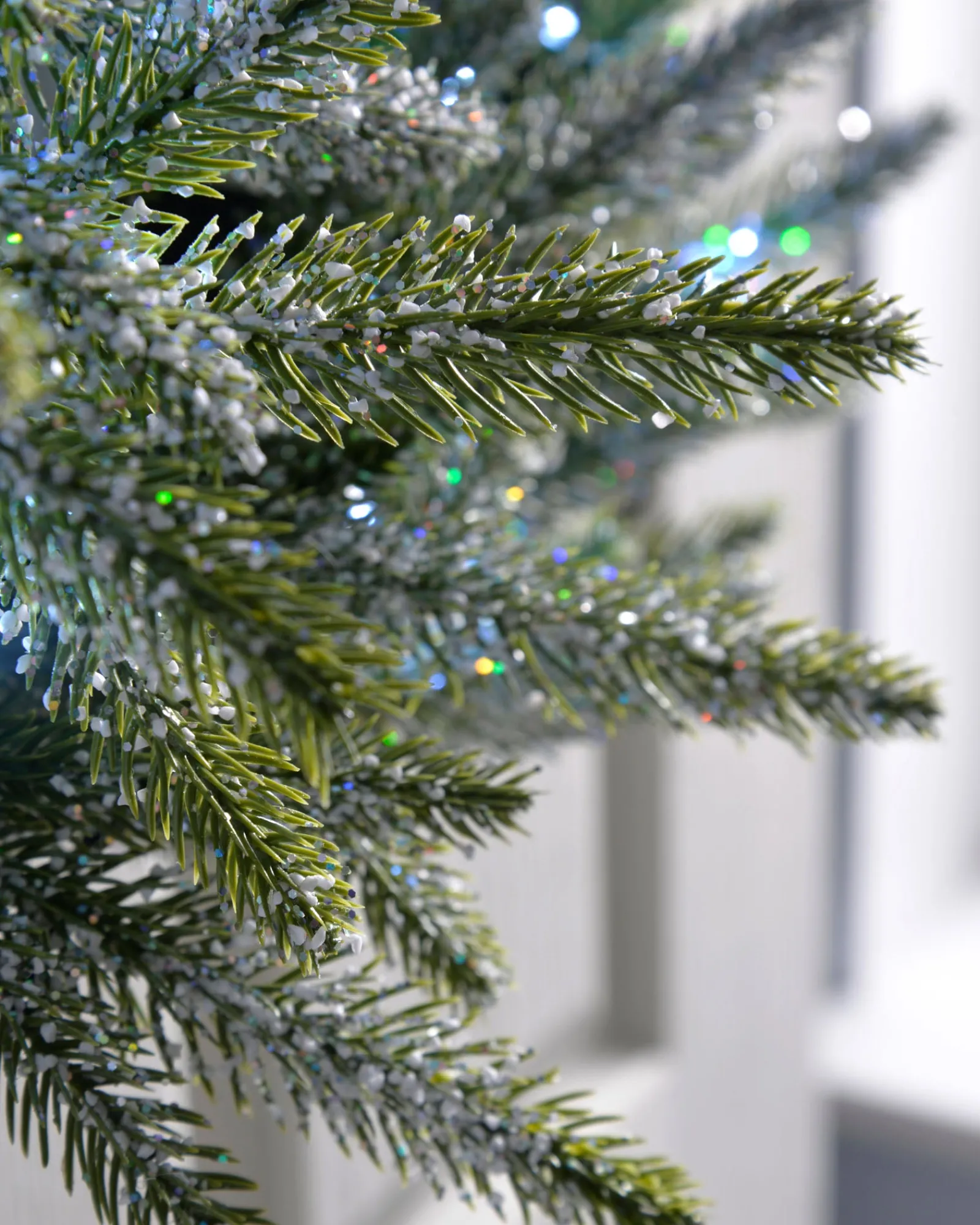 WeRChristmas Pre-Lit Frosted Fir Wreath, 50 Cm
