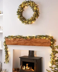 WeRChristmas Pre-Lit Frosted Mistletoe Wreath, 76 Cm