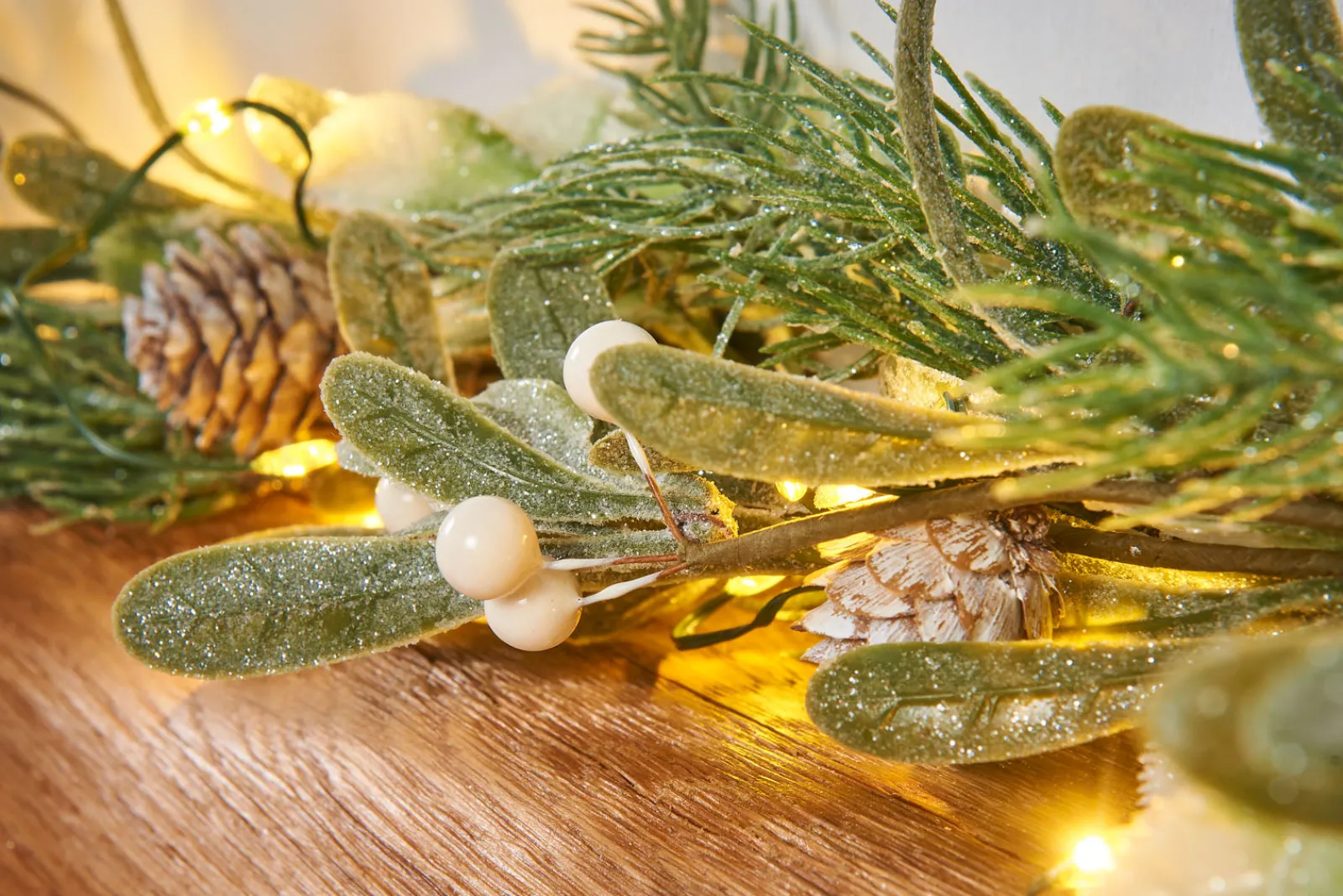 WeRChristmas Pre-Lit Frosted Mistletoe Garland, 9 Ft