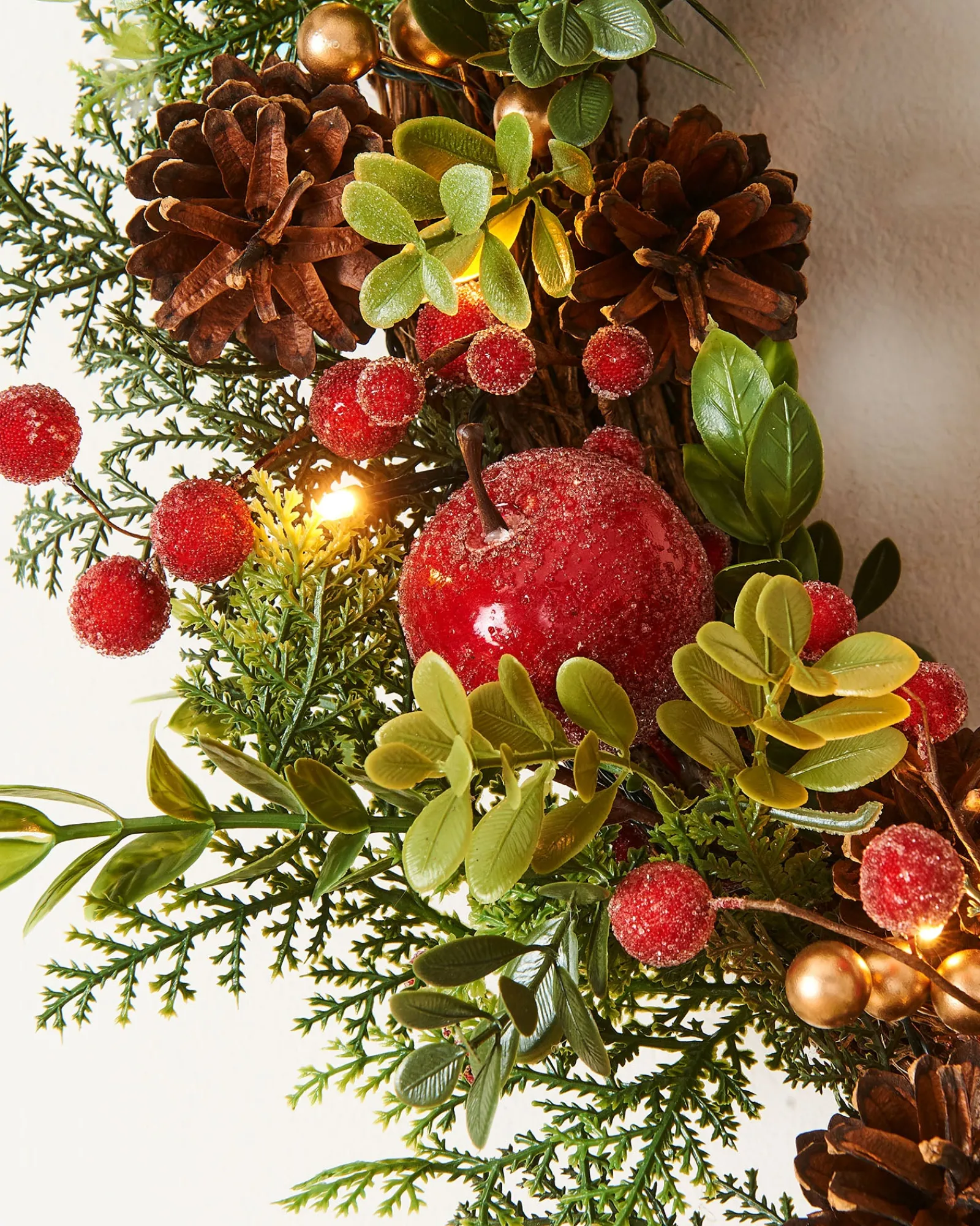 WeRChristmas Pre-Lit Frosted Red Berry Mixed Tip Wreath, 60 Cm