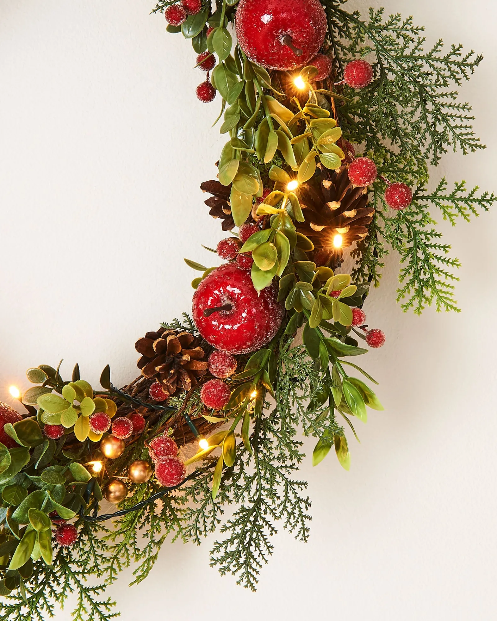 WeRChristmas Pre-Lit Frosted Red Berry Mixed Tip Wreath, 60 Cm