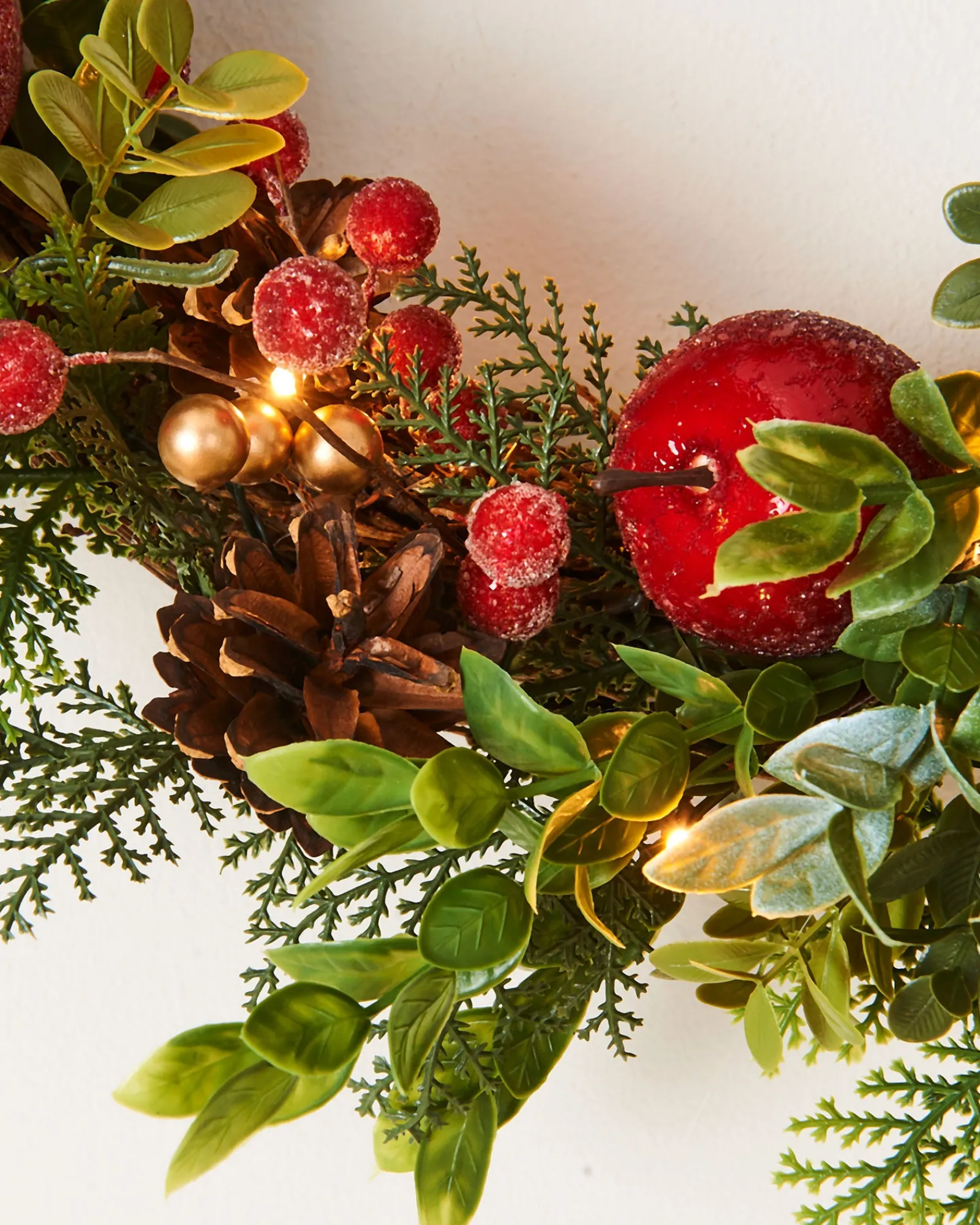 WeRChristmas Pre-Lit Frosted Red Berry Mixed Tip Wreath, 60 Cm