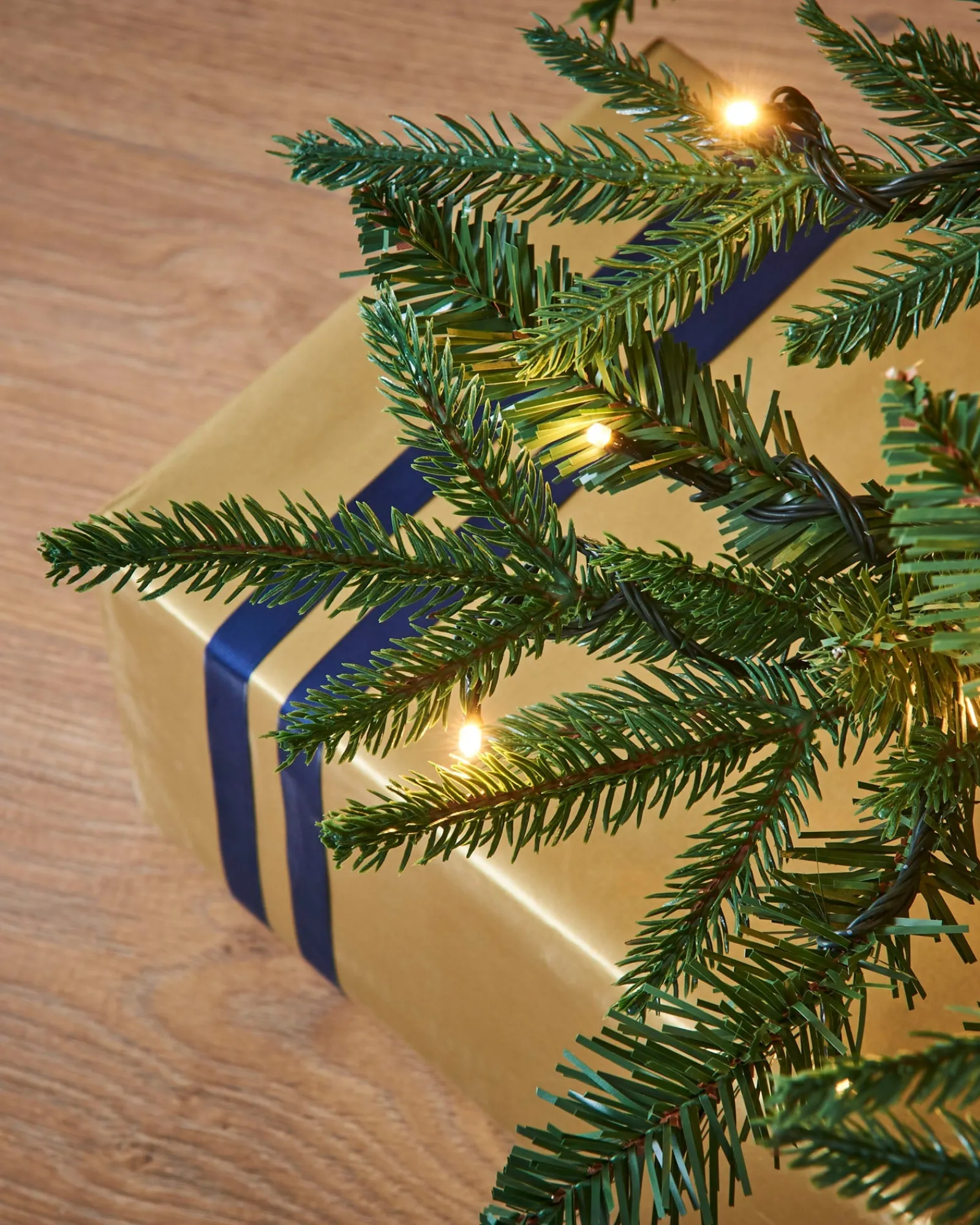 WeRChristmas Pre-Lit Grand Alaskan Fir Christmas Tree, 7 Ft