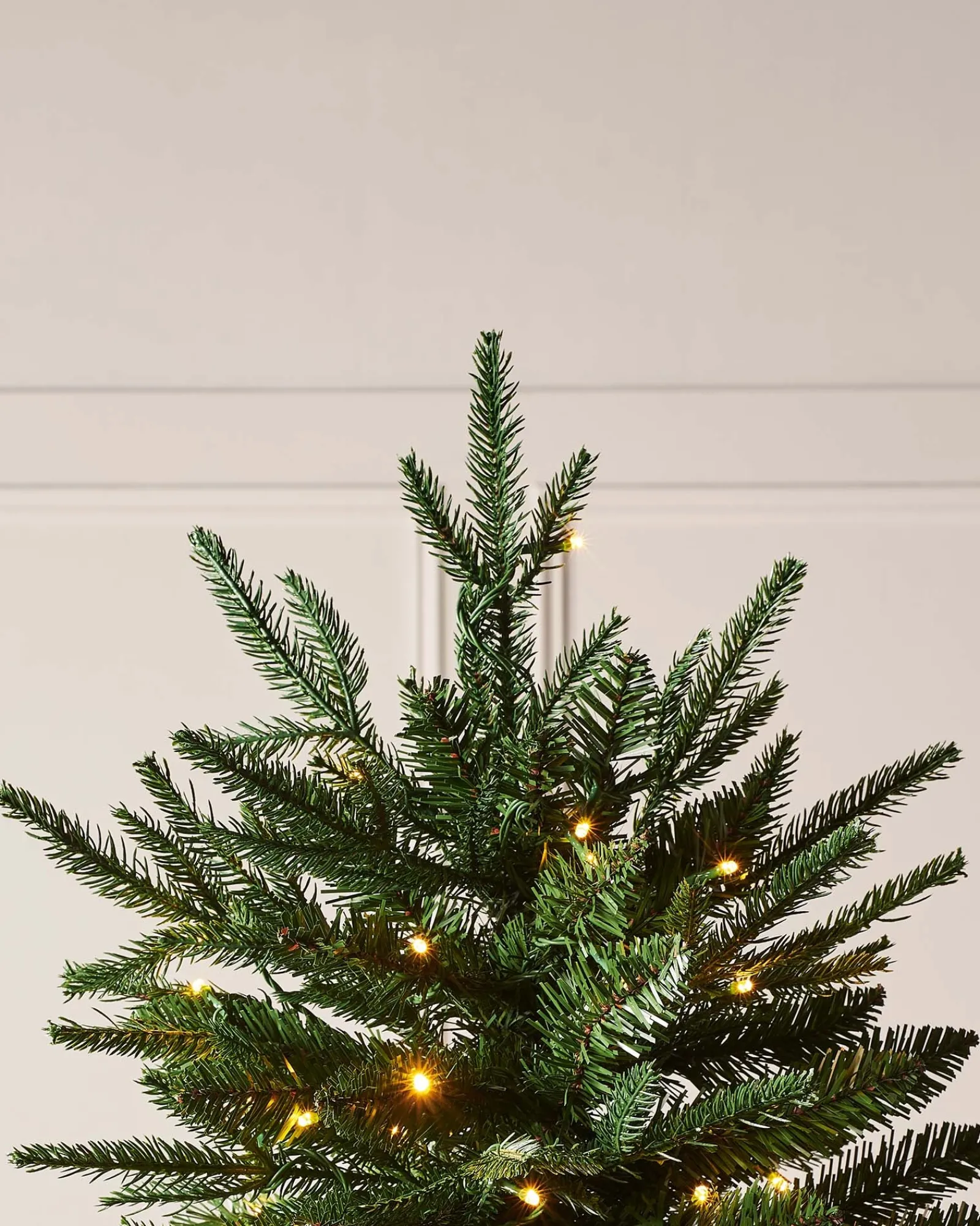 WeRChristmas Pre-lit Grand Alaskan Fir Christmas Tree, Dual Warm White, 7 Ft