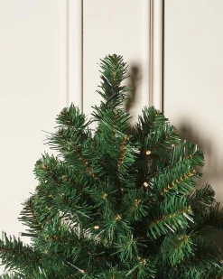 WeRChristmas Pre-Lit Green Wall Mounted Christmas Tree, 4 Ft