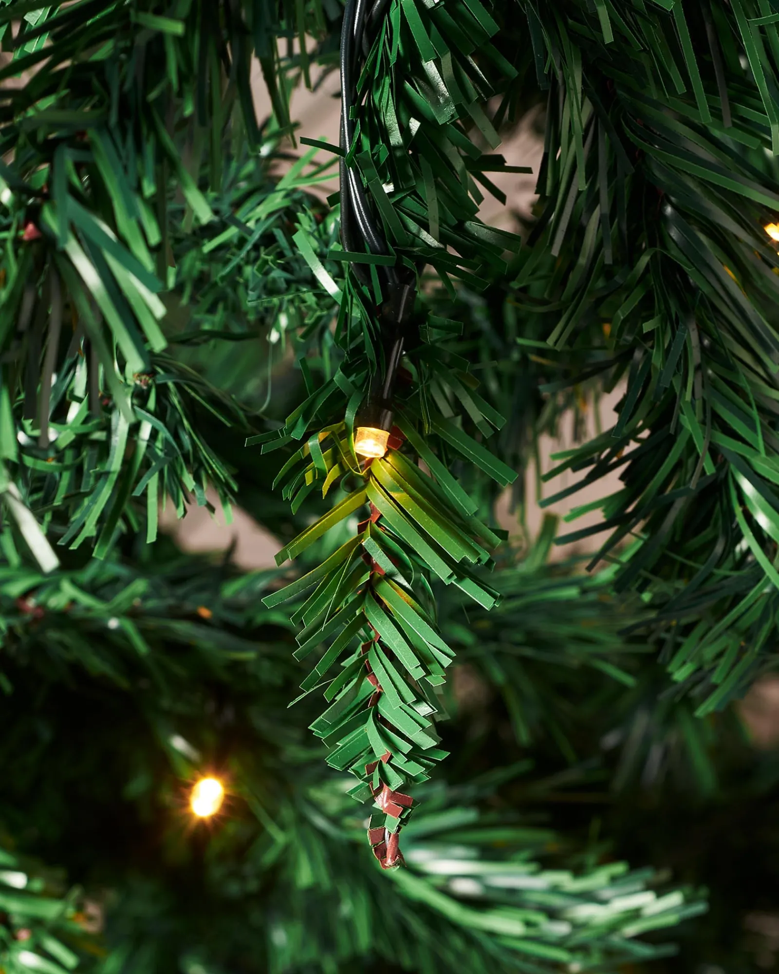 WeRChristmas Pre-Lit Mixed Pine Christmas Tree, 6 Ft