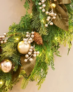WeRChristmas Pre-Lit Mixed Tip Wreath, Pinecones & Berries, 76 Cm