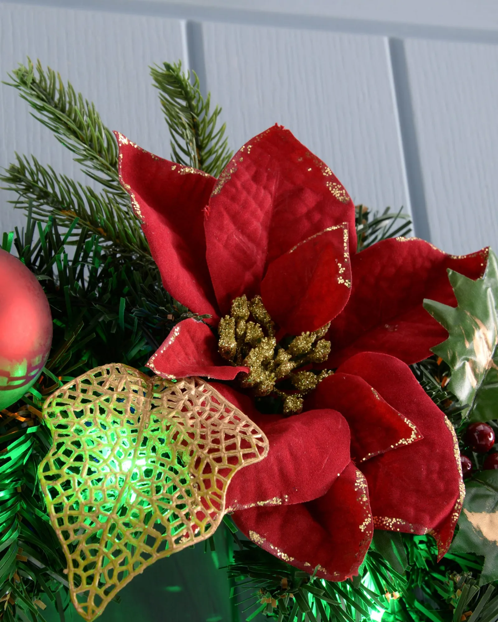 WeRChristmas Pre-Lit Multi-Coloured Decorated Wreath, Red/Gold, 60 Cm