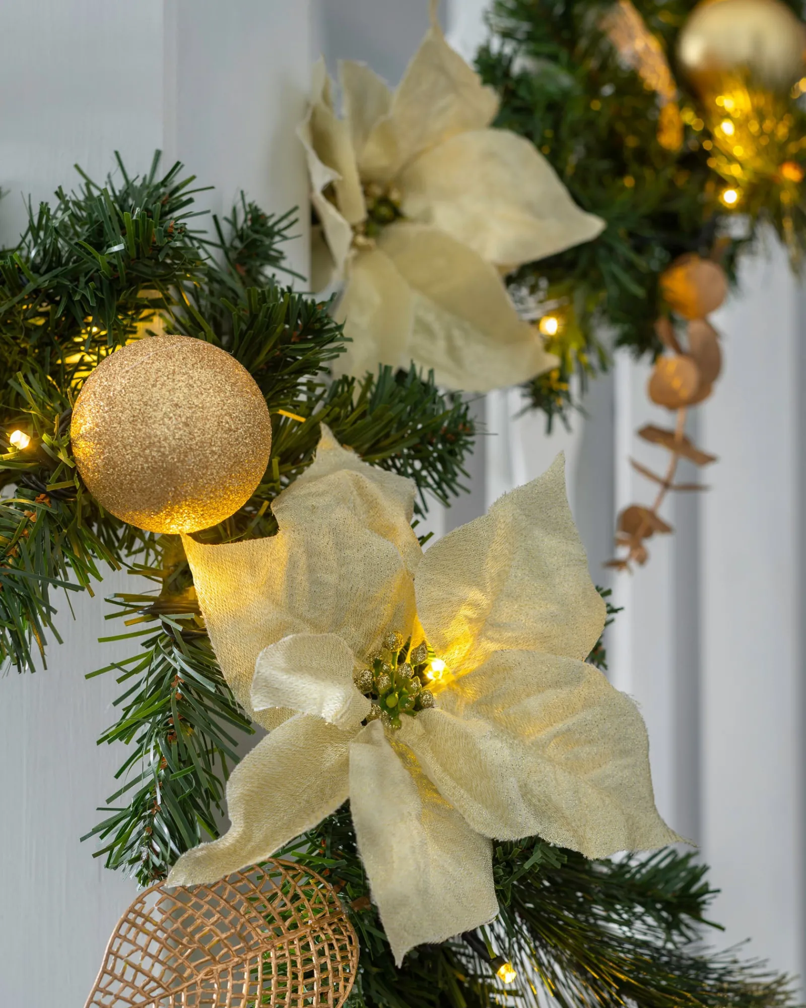 WeRChristmas Pre-Lit Multi-Function Decorated Garland, Cream/Gold, 9 Ft