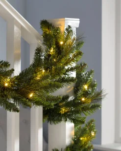 WeRChristmas Pre-Lit Multi-Function Garland, 9 Ft