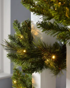 WeRChristmas Pre-Lit Multi-Function Garland, 9 Ft