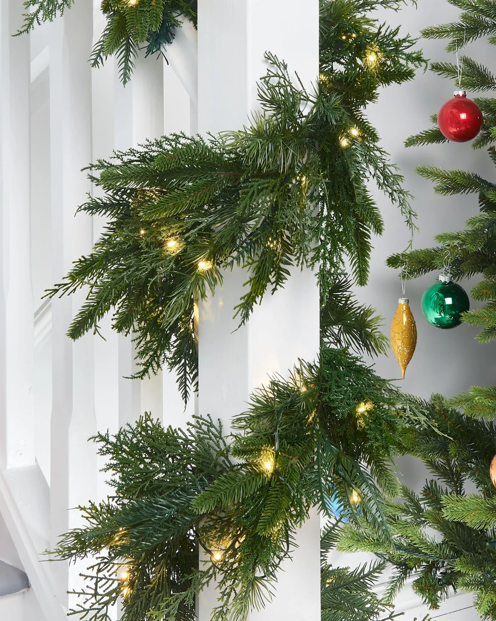 WeRChristmas Pre-Lit Natural Fir Garland, 18 Ft