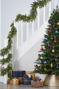 WeRChristmas Pre-Lit Natural Fir Garland, 18 Ft