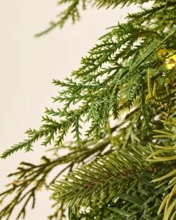 WeRChristmas Pre-Lit Natural Fir Majestic Wreath, 1.5 M