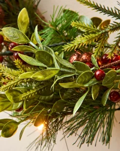 WeRChristmas Pre-Lit Natural Mixed Tip Wreath, 60 Cm