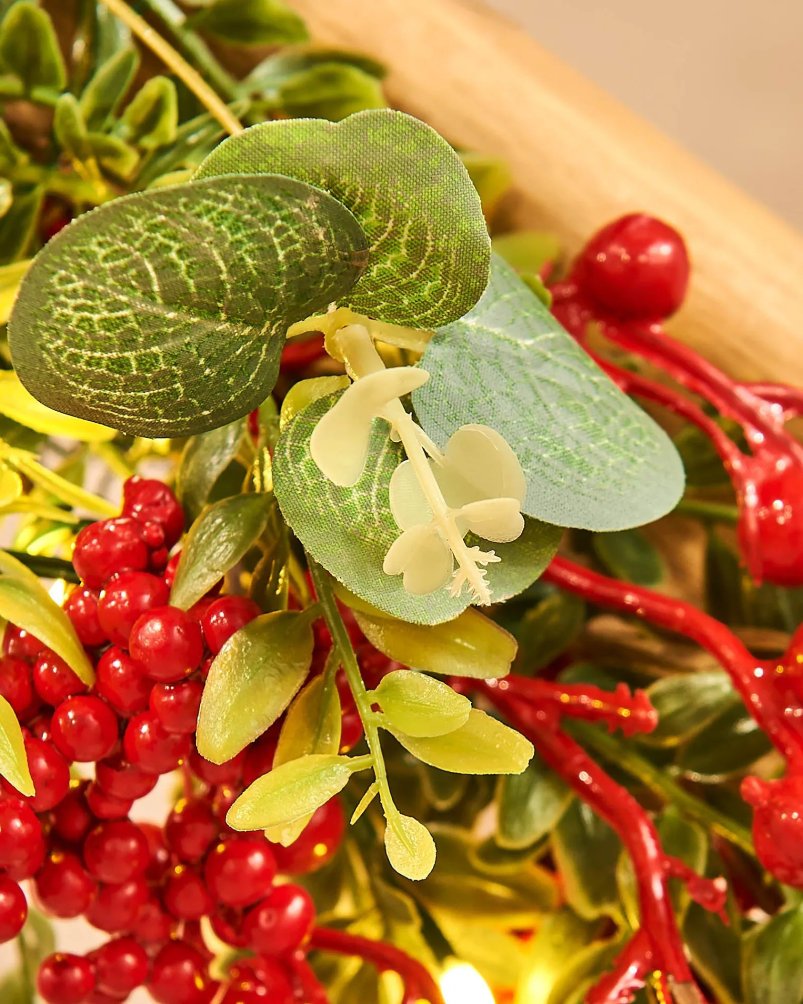 WeRChristmas Pre-Lit Red Berry Garland, 9 Ft