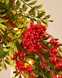 WeRChristmas Pre-Lit Red Berry Garland, 9 Ft