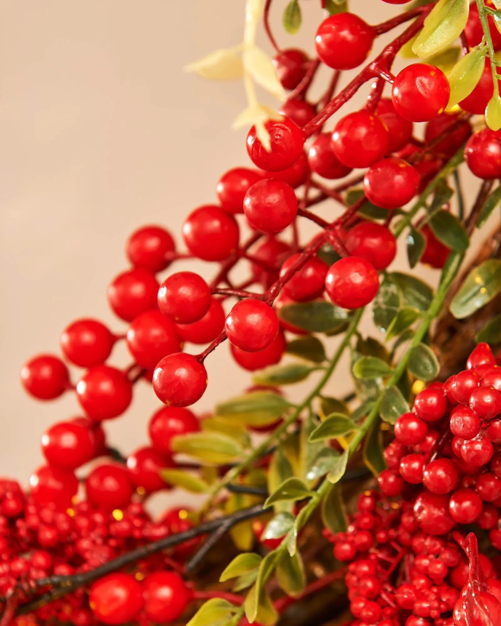 WeRChristmas Pre-Lit Red Berry Wreath, 76 Cm