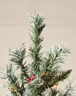 WeRChristmas Pre-Lit Scandinavian Spruce Pinecones & Berries Christmas Tree, 7 Ft