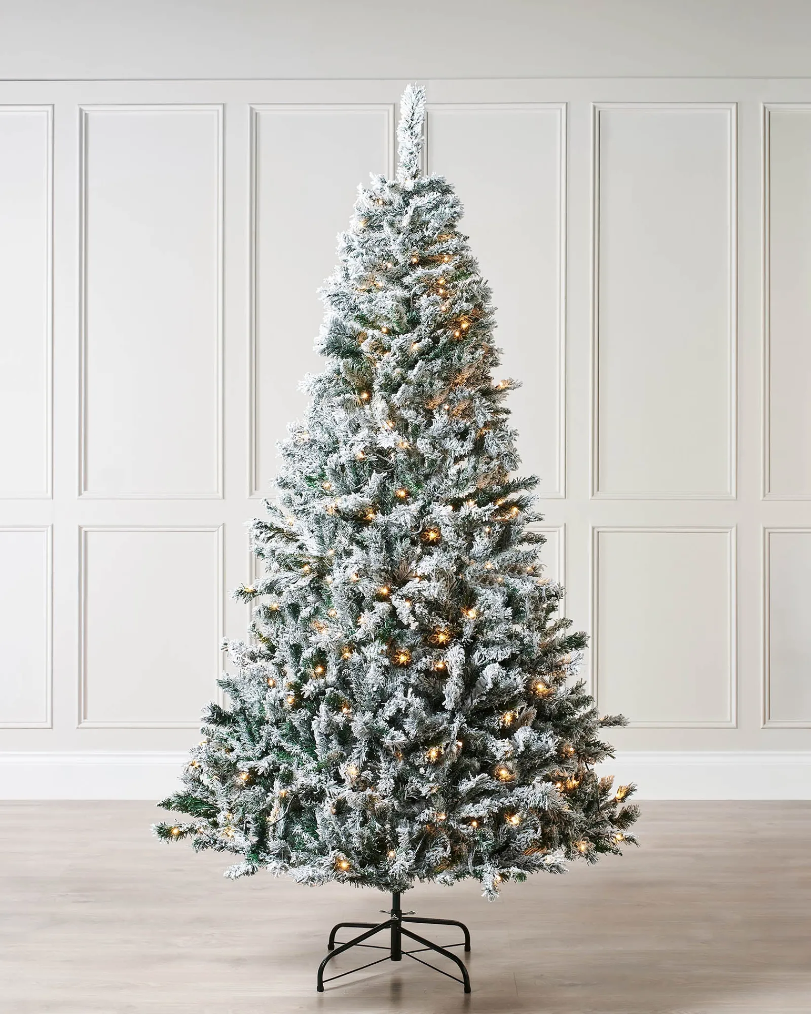 WeRChristmas Pre-Lit Snow Flocked Mixed Pine Christmas Tree, 6 Ft