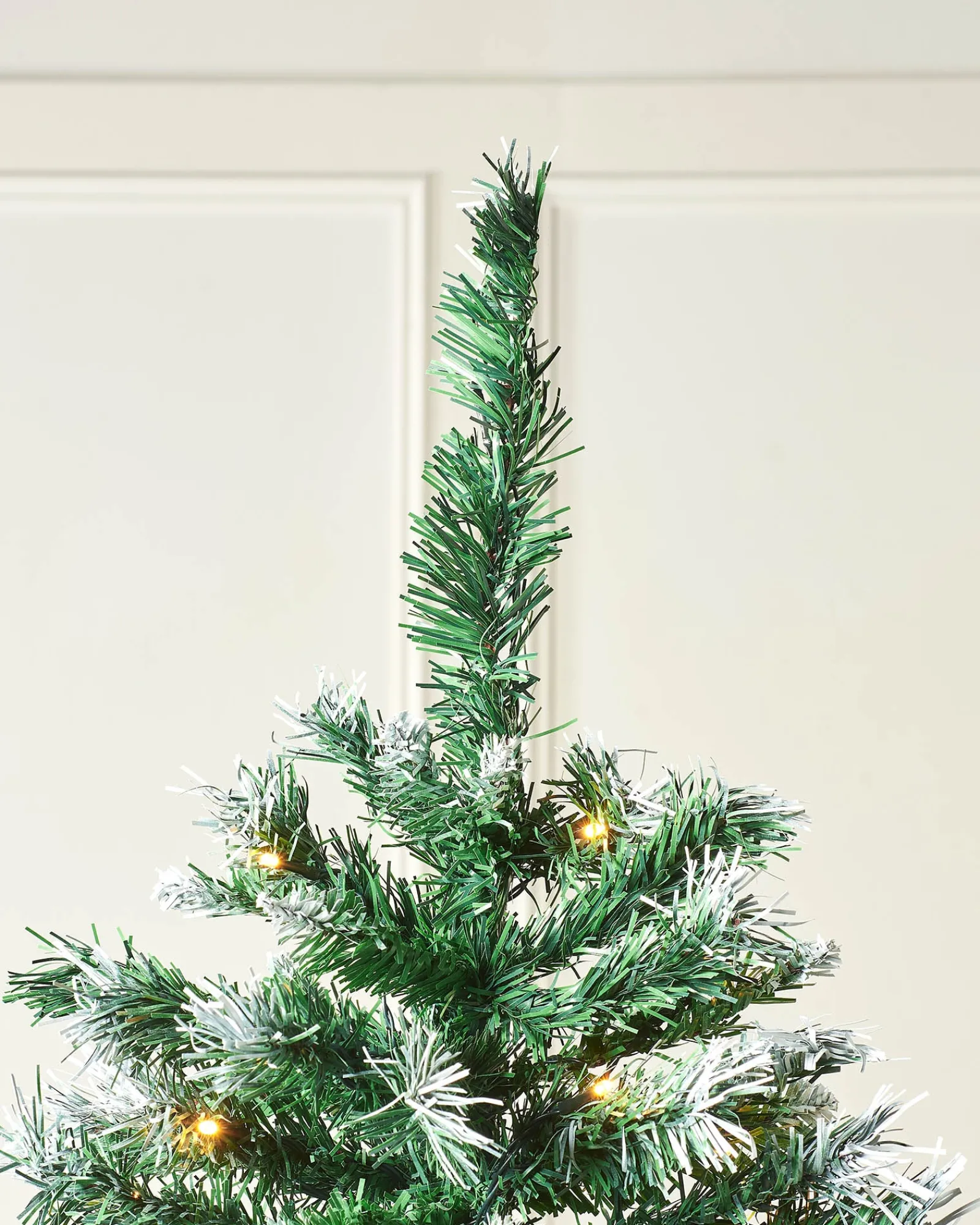 WeRChristmas Pre-Lit Snow Flocked Mixed Pine Christmas Tree, 6 Ft