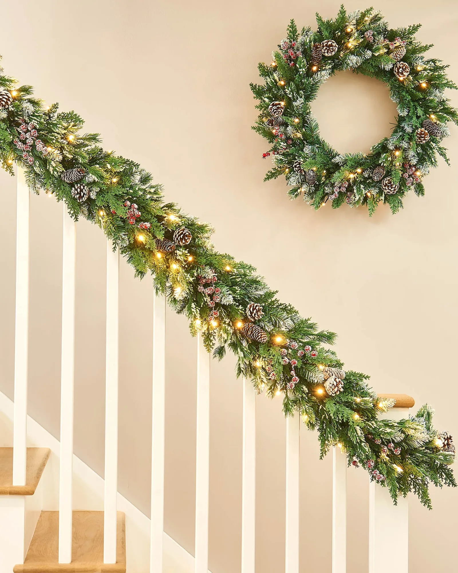 WeRChristmas Pre-Lit Snow Flocked Mixed Tip Garland, 9 Ft