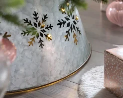 WeRChristmas Pre-Lit Snowflake Tree Collar, 55 Cm