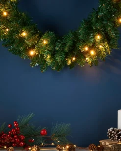WeRChristmas Pre-Lit Timberland Spruce Wreath, 60 Cm