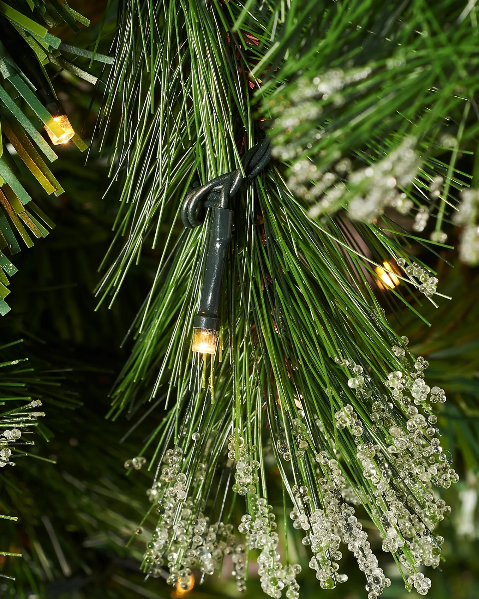 WeRChristmas Pre-Lit Victorian Frosted Berries & Pinecones Christmas Tree, 5 Ft
