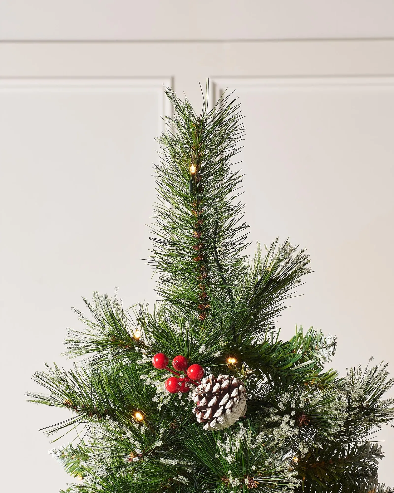 WeRChristmas Pre-Lit Victorian Frosted Berries & Pinecones Christmas Tree, 6 Ft