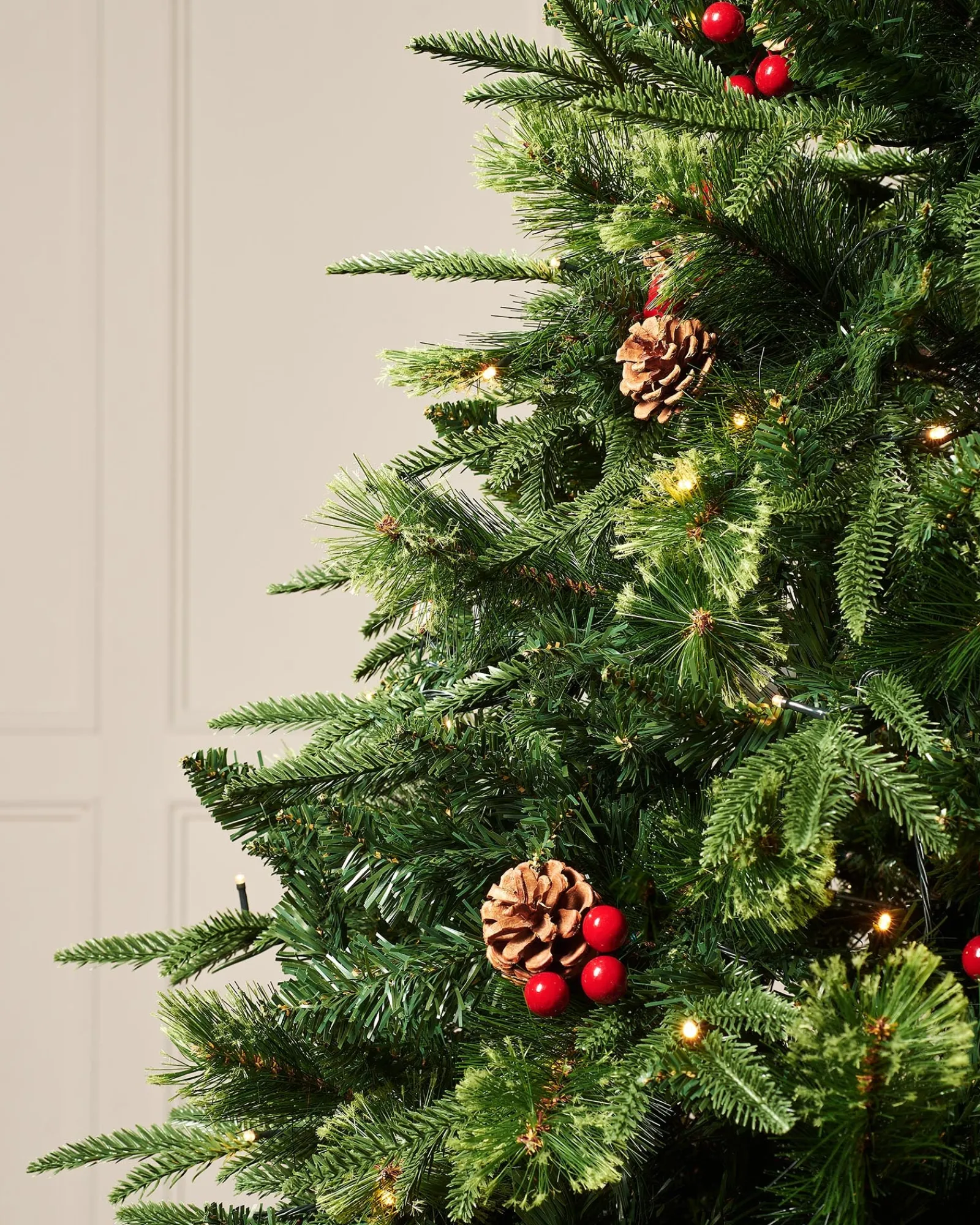 WeRChristmas Pre-Lit Victorian Mixed Tip Berries & Pinecones Christmas Tree, 5 Ft