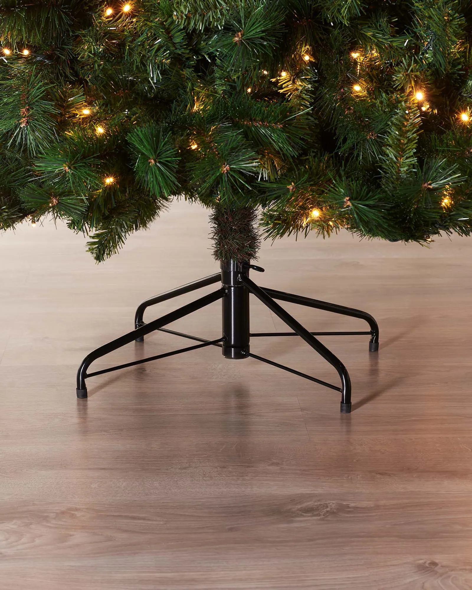 WeRChristmas Pre-Lit Victorian Pine Christmas Tree, 5 Ft