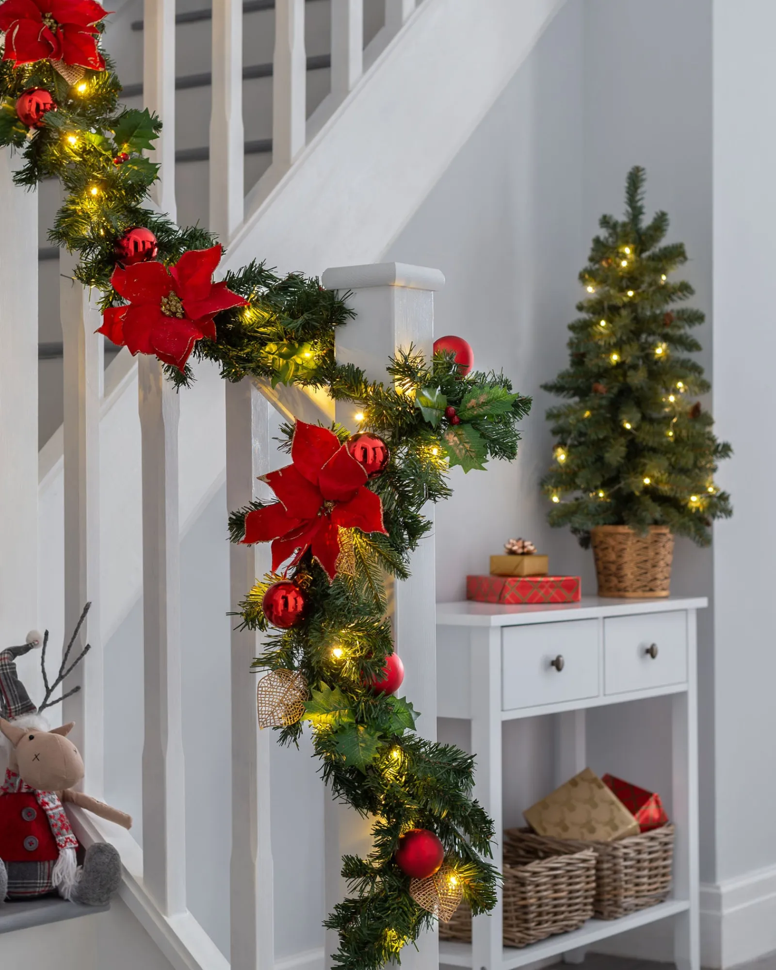 WeRChristmas Pre-Lit Warm White Decorated Garland, Red/Gold, 9 Ft