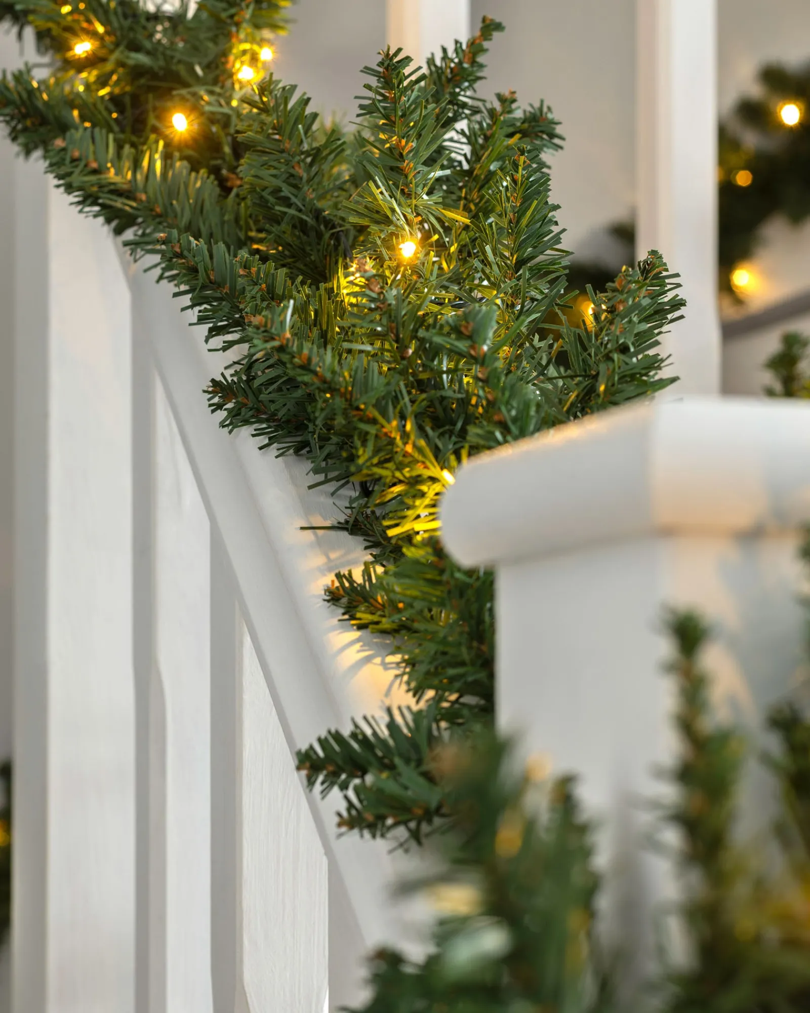 WeRChristmas Pre-Lit Warm White LEDs Garland, 18 Ft