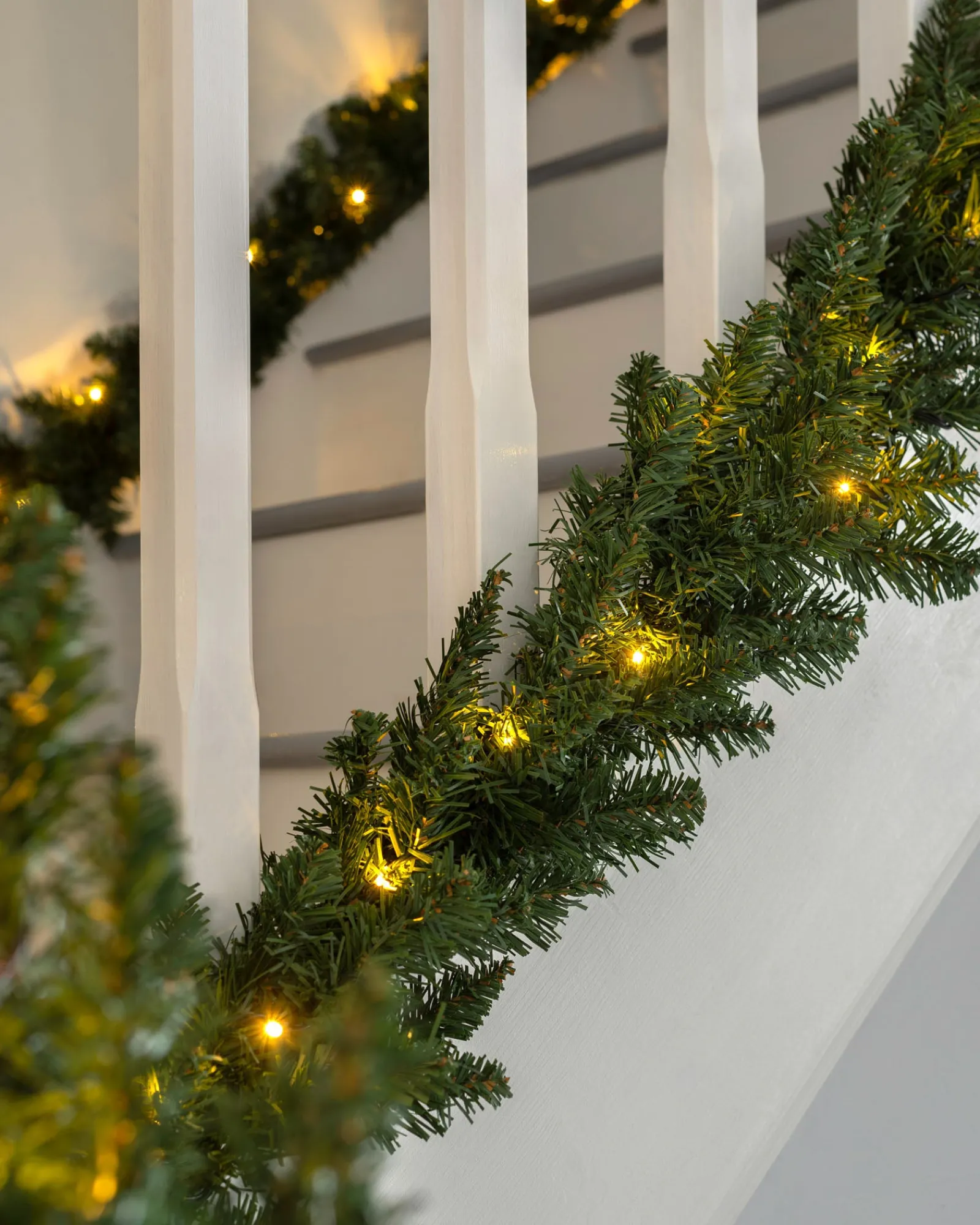 WeRChristmas Pre-Lit Warm White LEDs Garland, 18 Ft