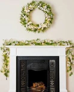 WeRChristmas Pre-Lit White Berry Mixed Tip Wreath, 76 Cm