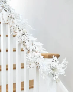 WeRChristmas Pre-Lit White Garland, 9 Ft