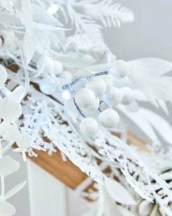 WeRChristmas Pre-Lit White Garland, 9 Ft