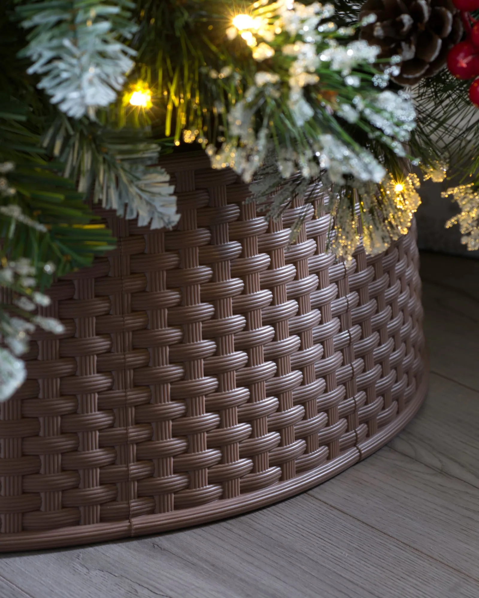 WeRChristmas Rattan Effect Tree Collar, Brown, 65 Cm