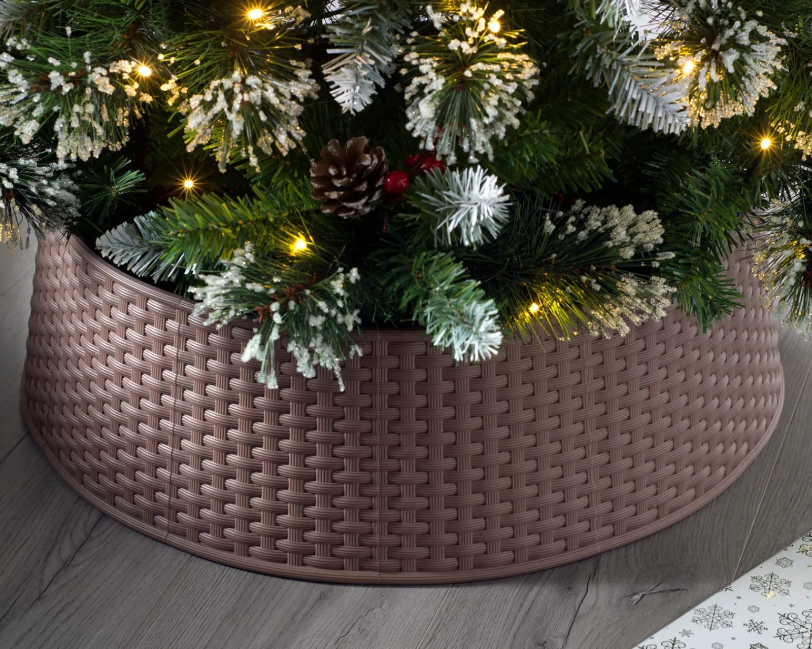WeRChristmas Rattan Effect Tree Collar, Brown, 65 Cm